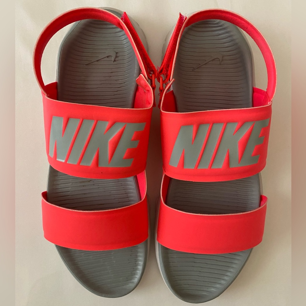 Nike Tanjun Sandal

•Size-9